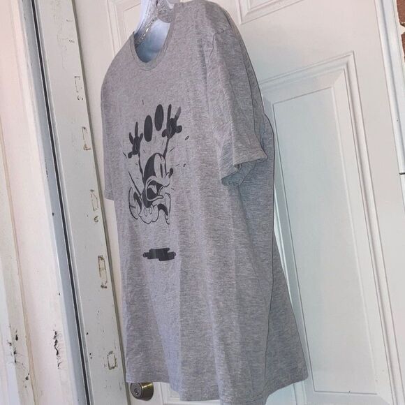 DISNEY Mickey Mouse Screaming Running Shirt Gray with Black Graphic Mens Large - Picture 5 of 8